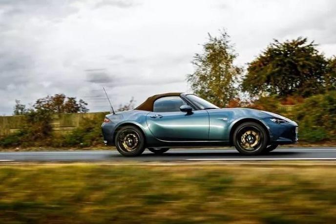 马自达正式发布旗下跑车—MX-5 AKI Edition特别版官图