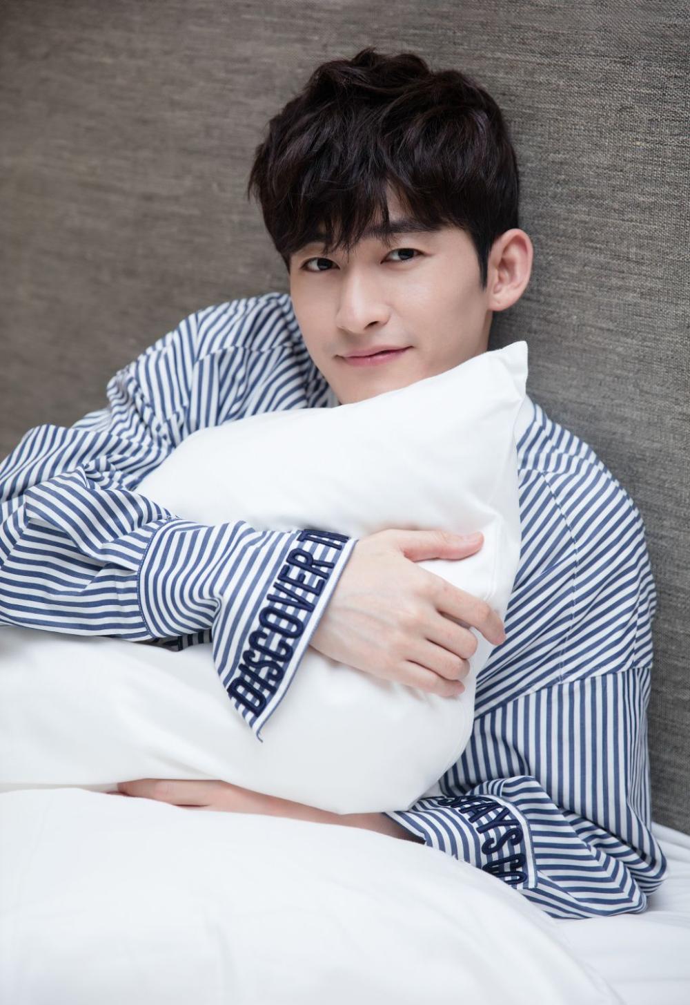 33岁张翰自曝心理年龄40, 为战狼瘦脱相, 仨字