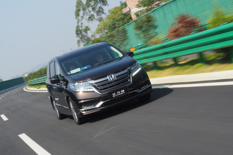 混动版艾力绅来了，现在大家都在等等等价格！