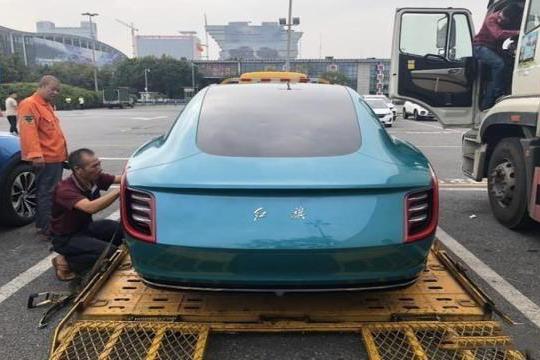 红旗再次发力，前脸比劳斯莱斯霸气，说明这500亿没有白花