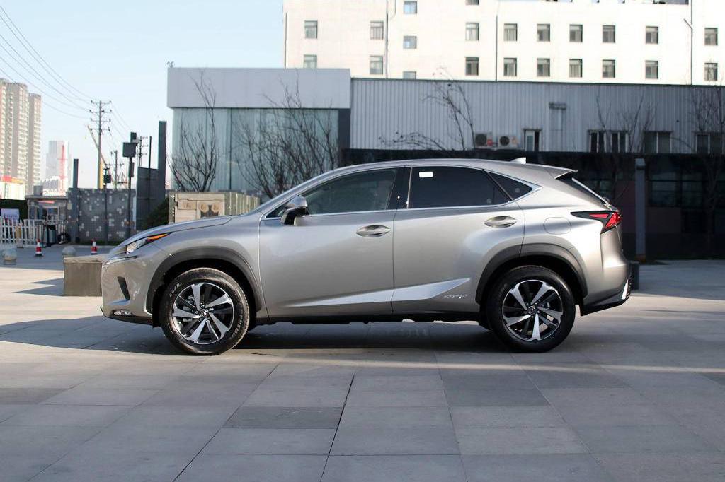 加价提车并不满足！雷克萨斯官宣涨价，ES、UX涨幅1万5，值吗？