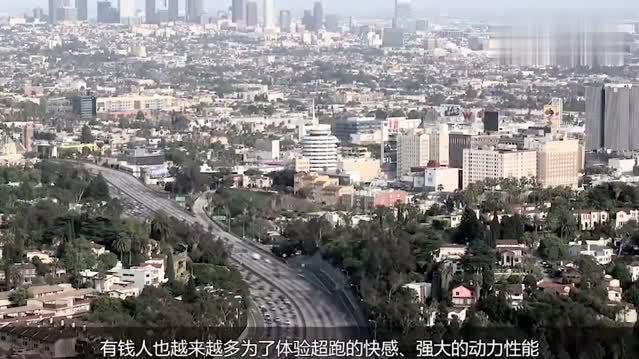 万跑车在车管所上牌，挂好车牌后，车主却不高兴了！