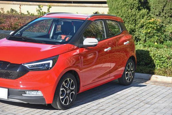 这才是经济型的家用车，跑100公里仅6块钱，易至EV3只卖6万多
