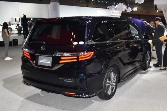 放弃GL8只等它，换代后配10AT，比埃尔法舒适，不足20万