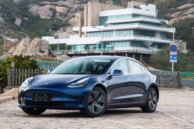 国产特斯拉Model 3正式交付，可享补贴约2.5万，未来成本降65%？