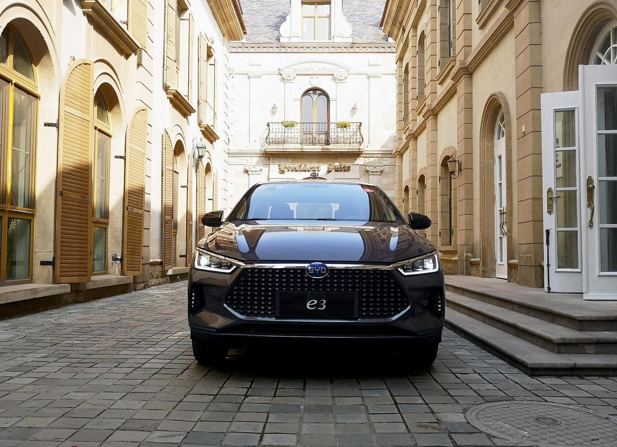 售12万，能跑405公里！比亚迪e3是占号利器还是卧虎藏龙？