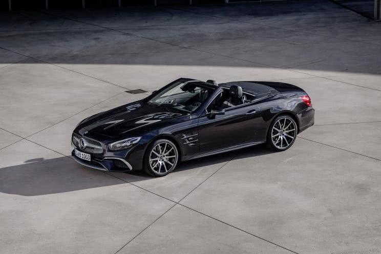 奔驰越做越倒退？最大435马力的敞篷跑车，内饰还是上上代！