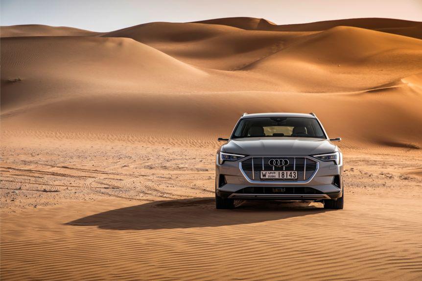 在阿布扎比秒杀特斯拉 | 这款电动车开起来和燃油车一样