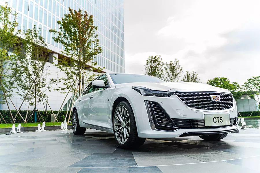 实拍凯迪拉克CT5！颜值不输宝马3系，2.0T＋10AT，或成销量黑马