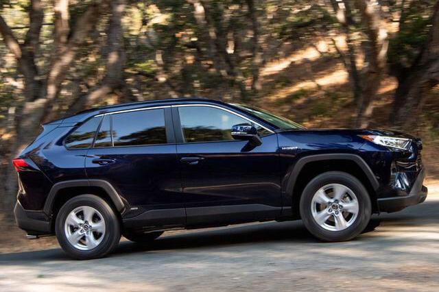 丰田亮出王牌SUV！发动机三十万公里零故障，换8AT，17万