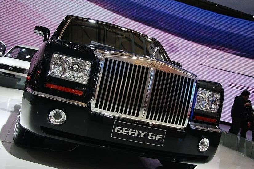 国产“劳斯莱斯”亮相，比宾利还大气，一看价格，网友：火遍全国