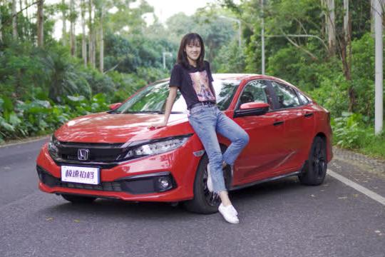 17万买台思域，自带外观套件颜值爆表，老车主：不改照样推下海