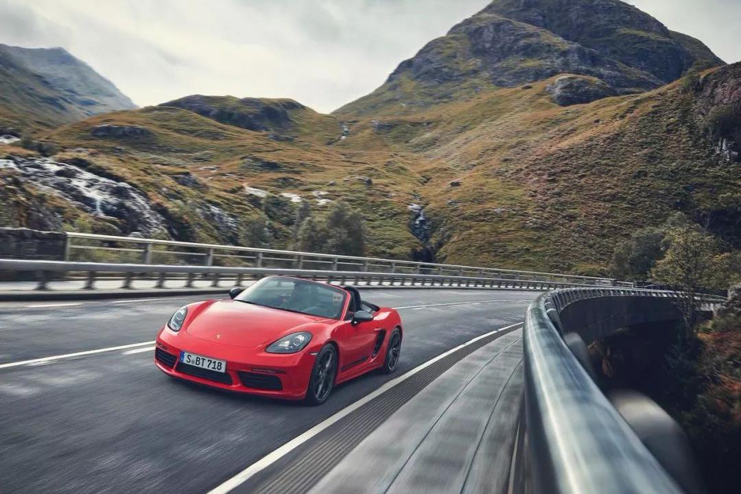 保时捷718 T太疯狂了！为了减重内饰几乎要“裸奔”了！