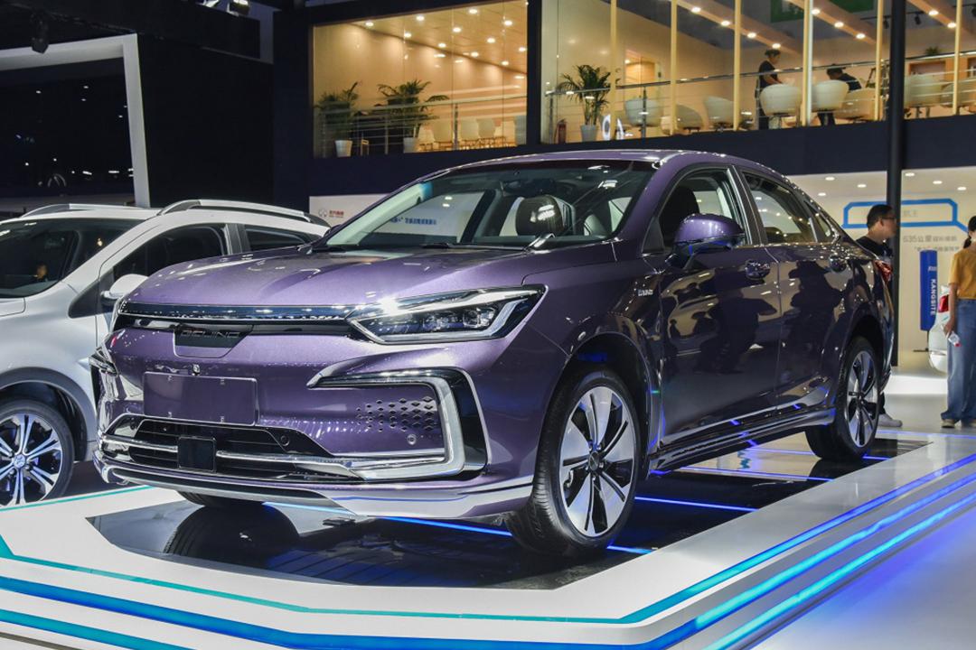 【新闻】凶得很！这台4米8的超霸气SUV卖16万，你觉得咋样？