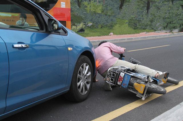 发生交通事故，交强险和三者险哪个先赔付？赔付上限是多少？