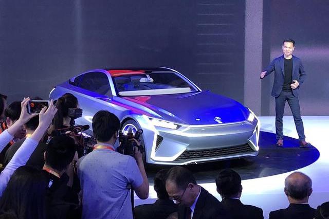 电动跑车：东风风神eπ于上海车展亮相