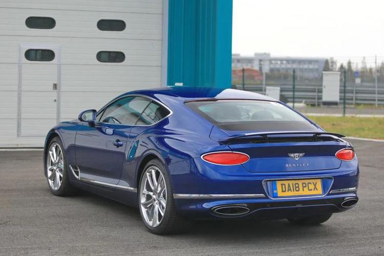 买车别乱选，这些车身颜色，后期养护很贵，家里有矿的可以忽略