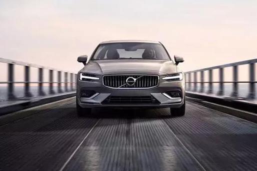 沃尔沃终于放了大招，2.0T压榨出320匹，B级车做成了D级