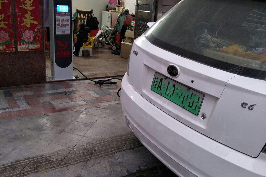 家用电动汽车充电桩的日常维护保养方法有那些？