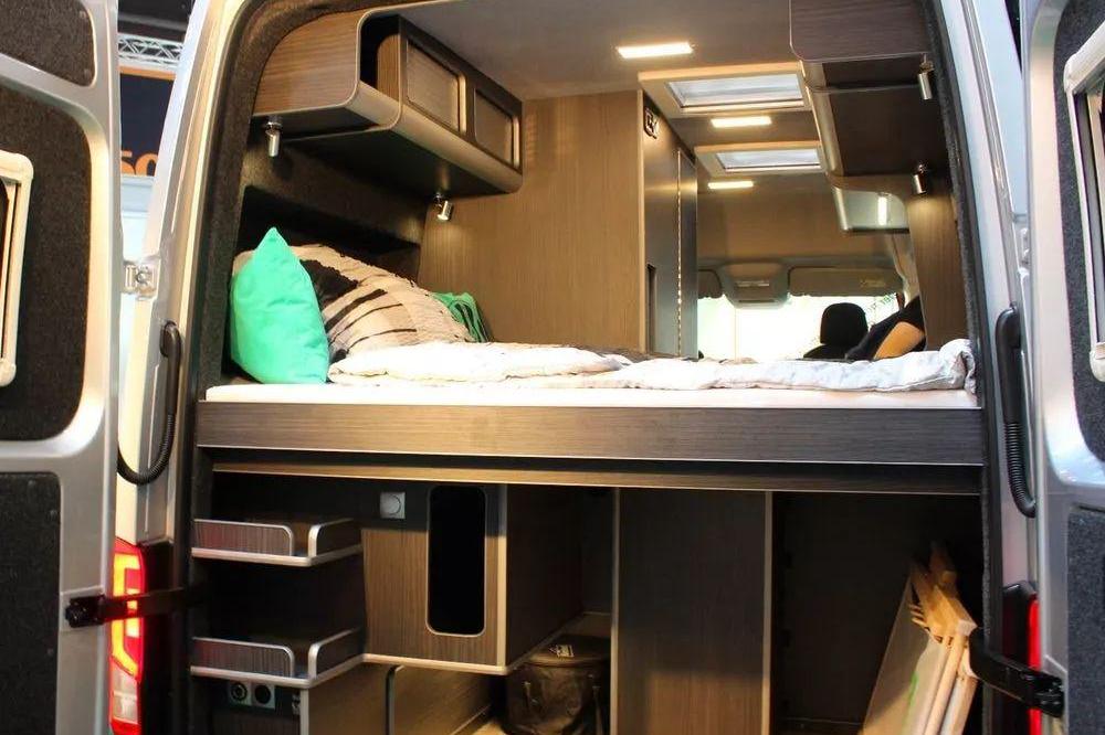 没有一点多余的设计 专为两人设计的大众露营车