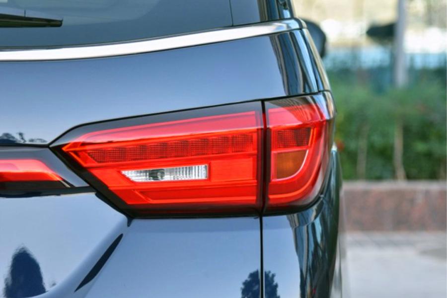 有款国产MPV，车身电动双滑门设计，配6MT变速箱，不看奥德赛