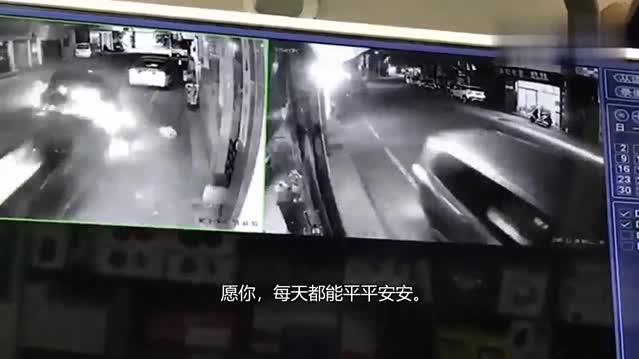 电动车司机非要秀一下车技，强行掉头！下一秒意外就发生了