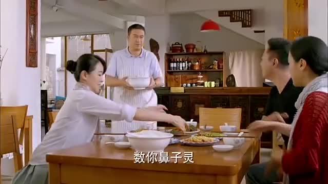 后海一枝花开跑车送男人买菜！兄弟十分嫉妒，回来后男人穷嘚瑟！