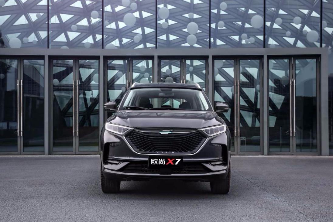 终身免费基础保养，终身质保！长安欧尚X7预售7.99-11.99万元