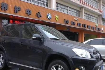 保养爱车，却发现轮胎上这个字母变了，车主：差点就被坑大了！