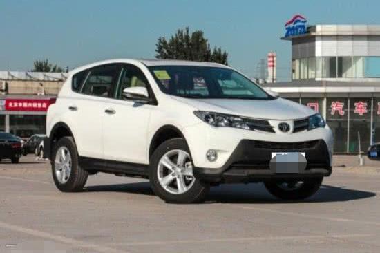 丰田火了！小号“牧马人”亮相，配车顶行李架，关键配全时四驱