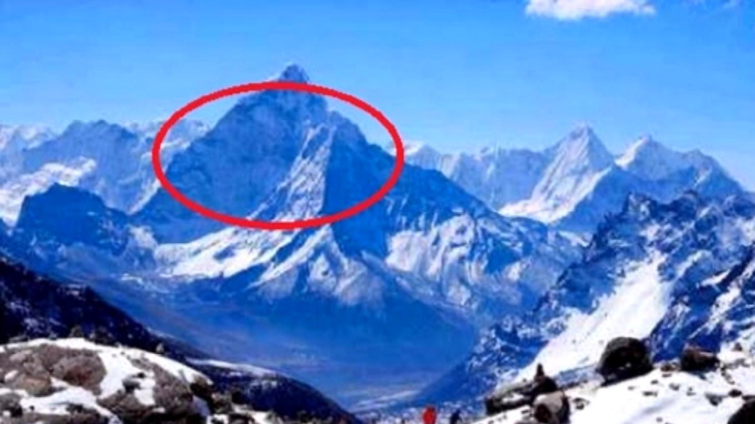 喜马拉雅山是"空心"的?科学家发现惊人秘密,里面到底