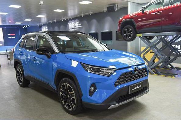 新RAV4离上市又近一步，终端市场订单飞涨，紧凑SUV新爆款来了