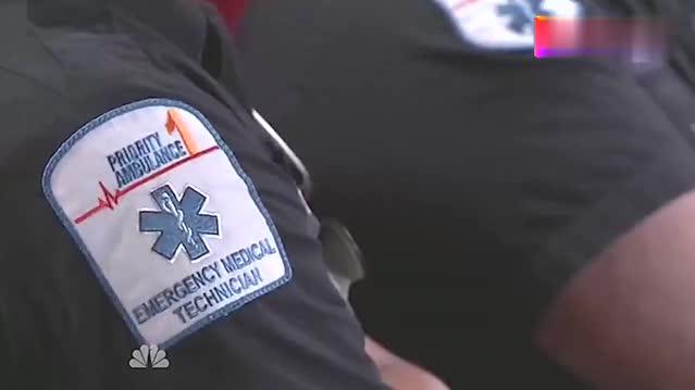 93岁老人挑战“牙齿拉小卡车”，牙口比我还好