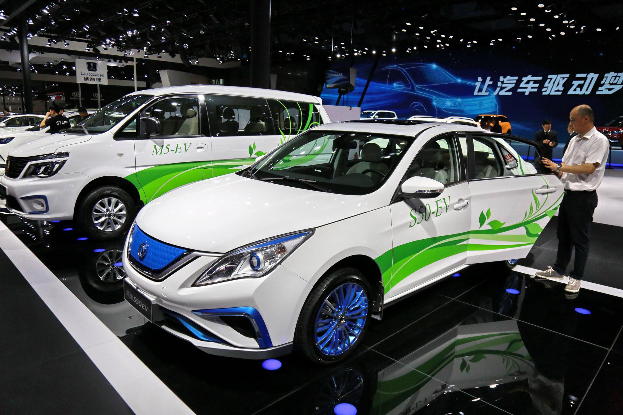 国六的方向盘还没焐热，燃油车要限制售卖了？燃油车还能开几年？