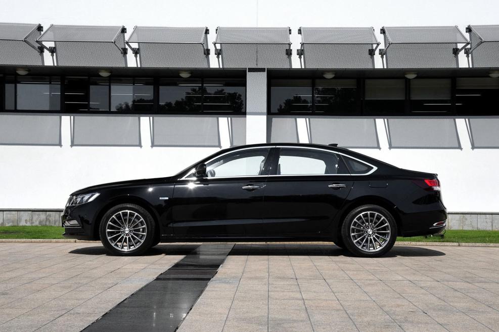 只要10多万，宝马5系、奔驰E级同级别，却卖出了负销量