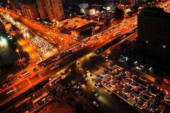 专家：拥堵的真正原因是用车成本过低，网友：建议限制专家