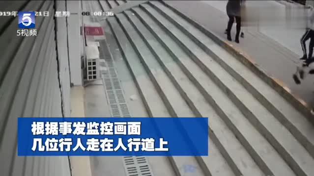 揪心！跑车突然冲向人行道致死伤交警司机从凌晨点喝到点