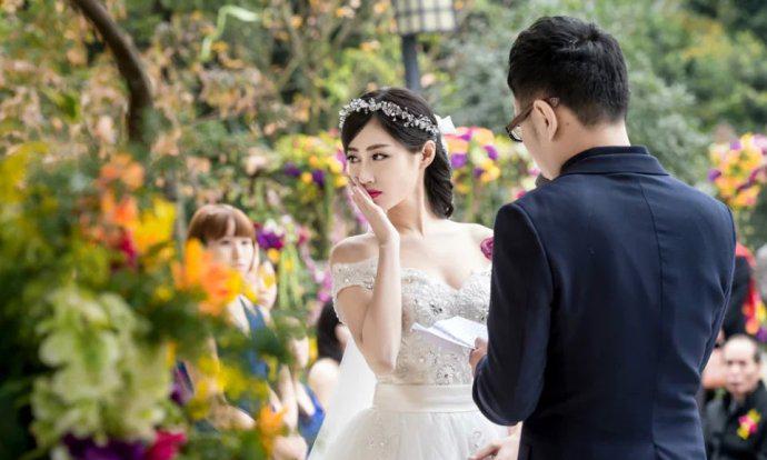 婚纱影楼厕所偷窥经历_上厕所偷窥头像(3)