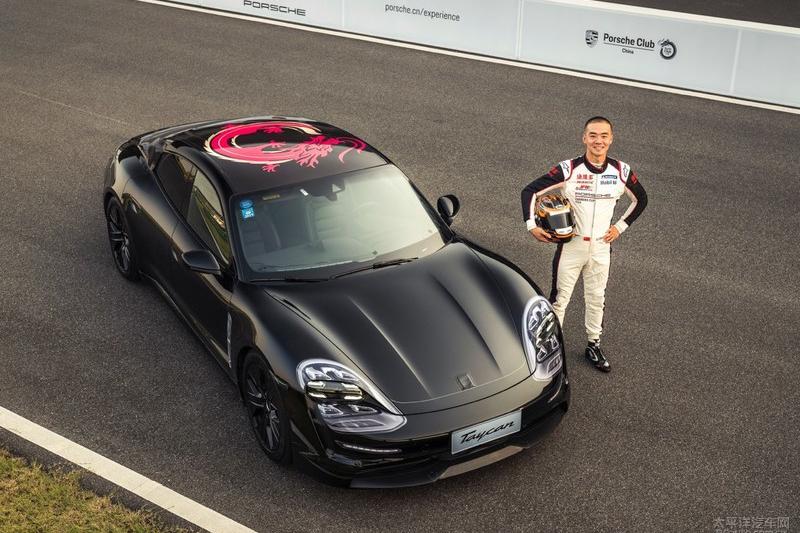 保时捷Taycan内饰首曝，采用全液晶仪表盘