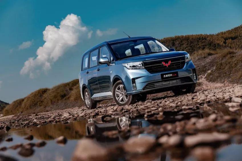 国产神车上新 五菱宏光PLUS售6.58万-7.98万元