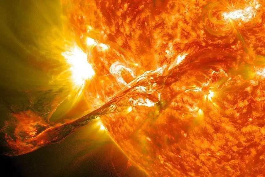 太阳黑子活跃之谜 太阳耀斑为何如此神奇