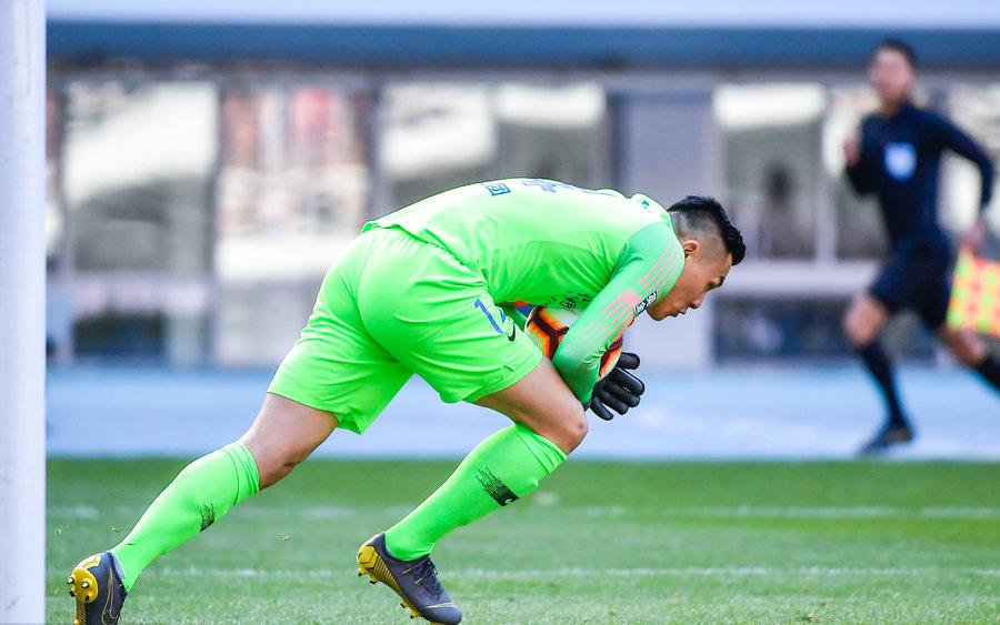 中超第三轮:王大雷手抛球送助攻,山东鲁能客场