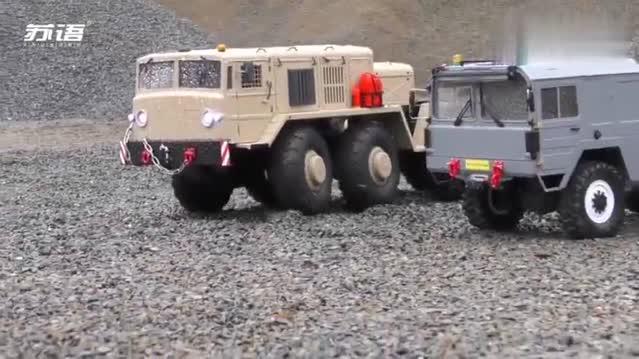过把老司机瘾，重型卡车在雨天的泥泞工地实施救援任务，太有趣啦