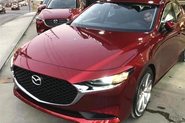 偶遇全新款马自达3！比别克英朗大气轴距2725mm配1.5L