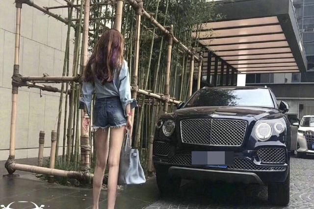 美女和豪车合影，个个都是大长腿，网友：敢去掉特效吗？