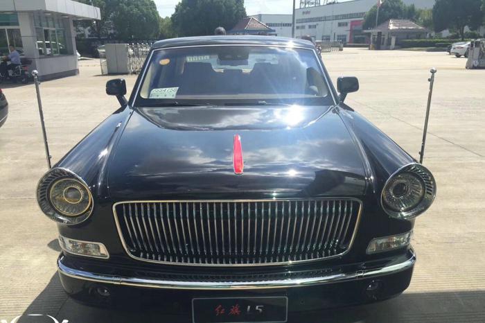 曹德旺买辆红旗L5，不舍得坐，送给了儿子，自己开十几年的老车