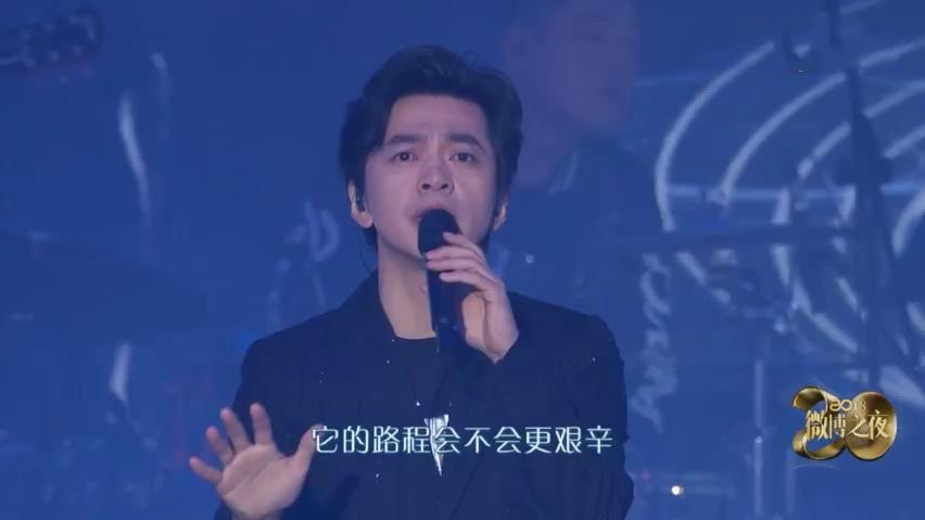 音乐诗人李健独唱《水流众生》自带儒雅气质的男人太