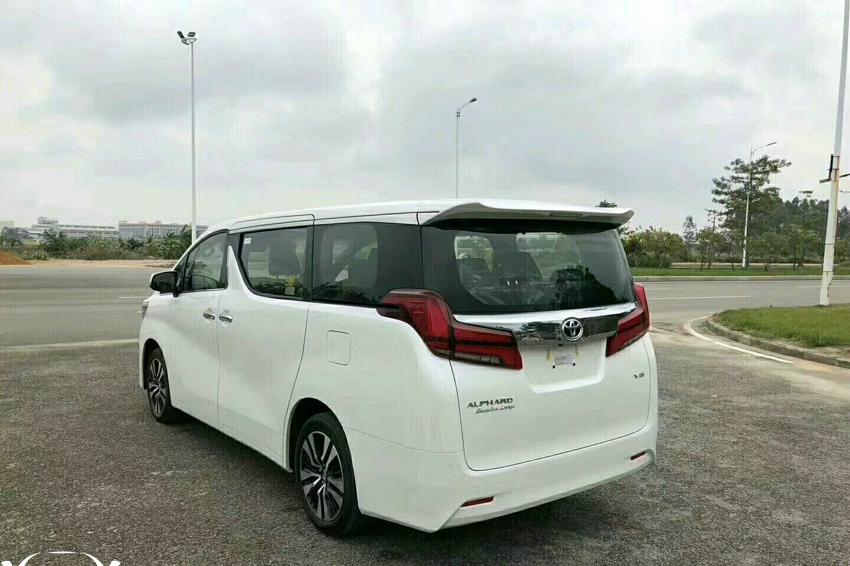 2.5排量的面包卖218万，堪称面包车中的劳斯莱斯，网友：我的眼睛