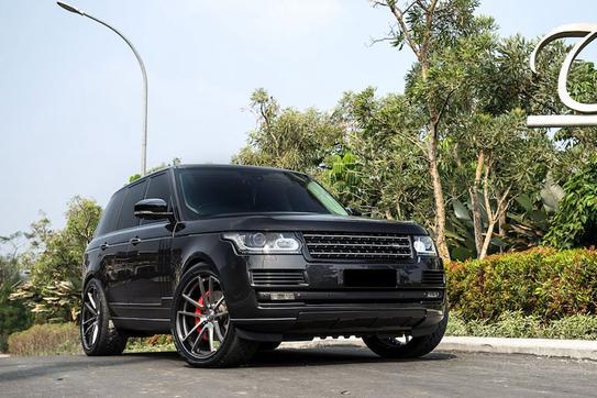 虽然路虎揽胜已是大哥大级别！但改装还是吸引了它！