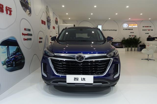 北京汽车智达上海车展亮相 演绎“暴力美学魔法师”